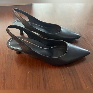 Vionic Classic Navy Slingback Kitten Heels